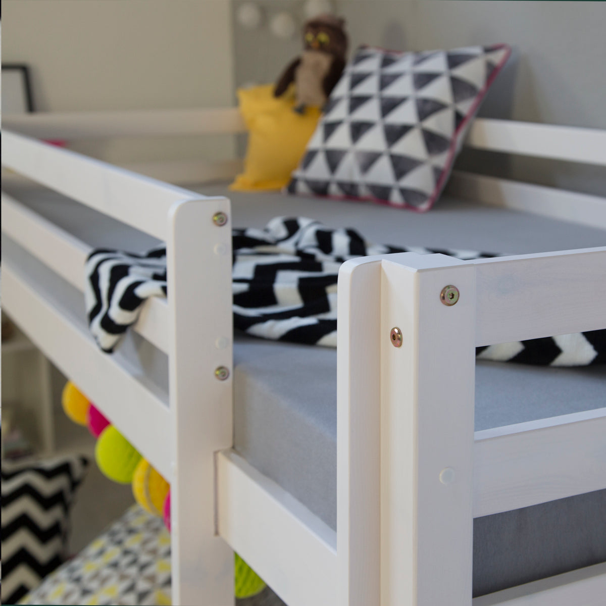 Hochbett mit Matratze Lattenrost 90x200 cm Kinderbett Weiss Massiv Stockbett
