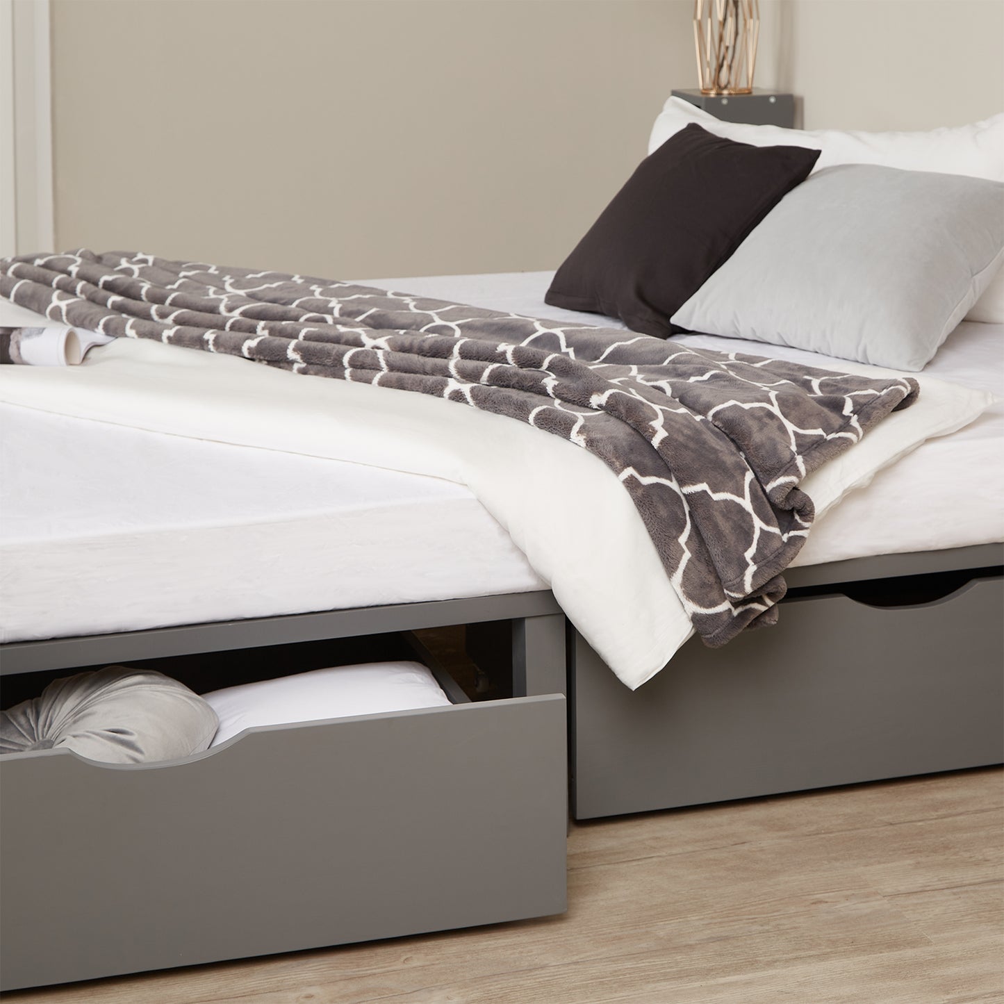 Palettenbett 90x200 cm Grau | Einzelbett mit Bettkästen | mit Lattenrost | Holz | Kind Jugend Gast