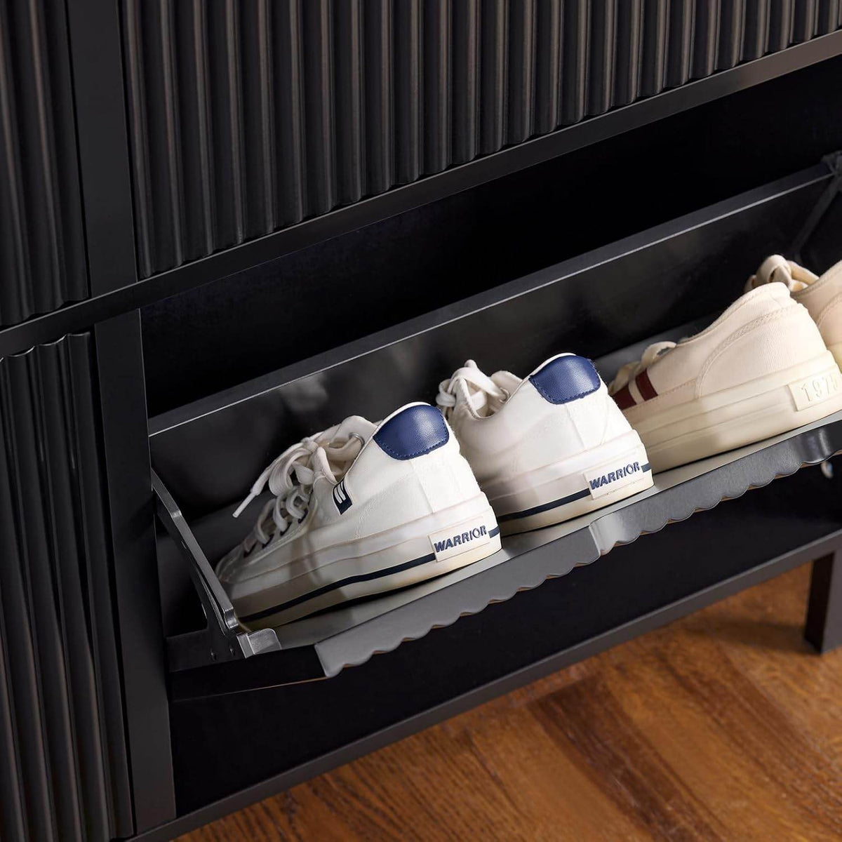 Schuhkipper mit 4 Klappen | Schuhschrank schmal | Schuhkommode Schwarz - Palo24