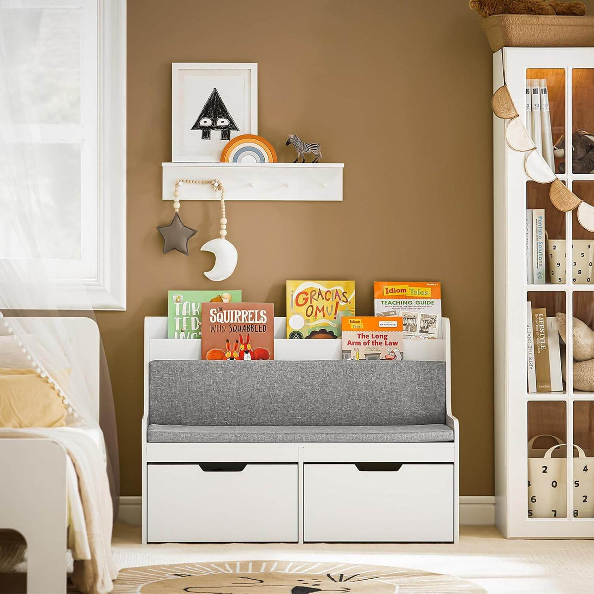 Sitzbank mit Bücherregal und Sitzkissen | Spielzeugtruhe | Aufbewahrungsbox mit Rollen | Weiss - Palo24