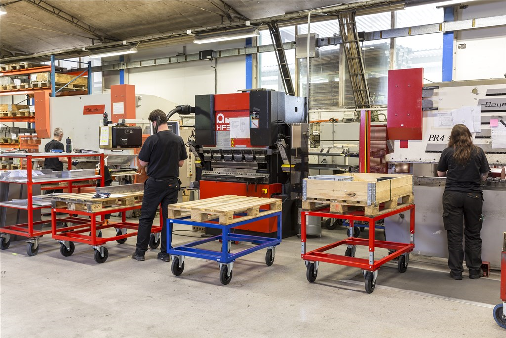 Palettenwagen bis 800kg belastbar, 2 Bockrollen, 2 Lenkrollen, rot