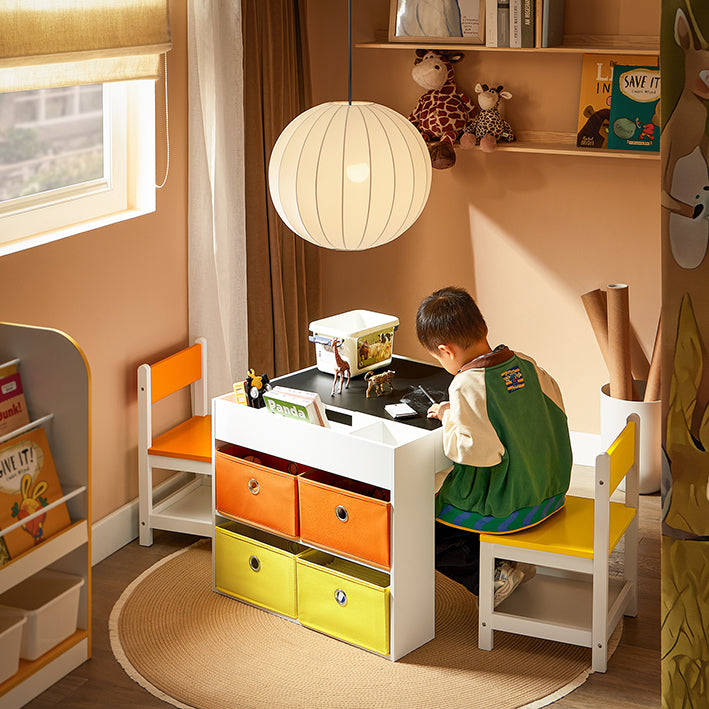 Kindertisch mit 2 Stühlen
