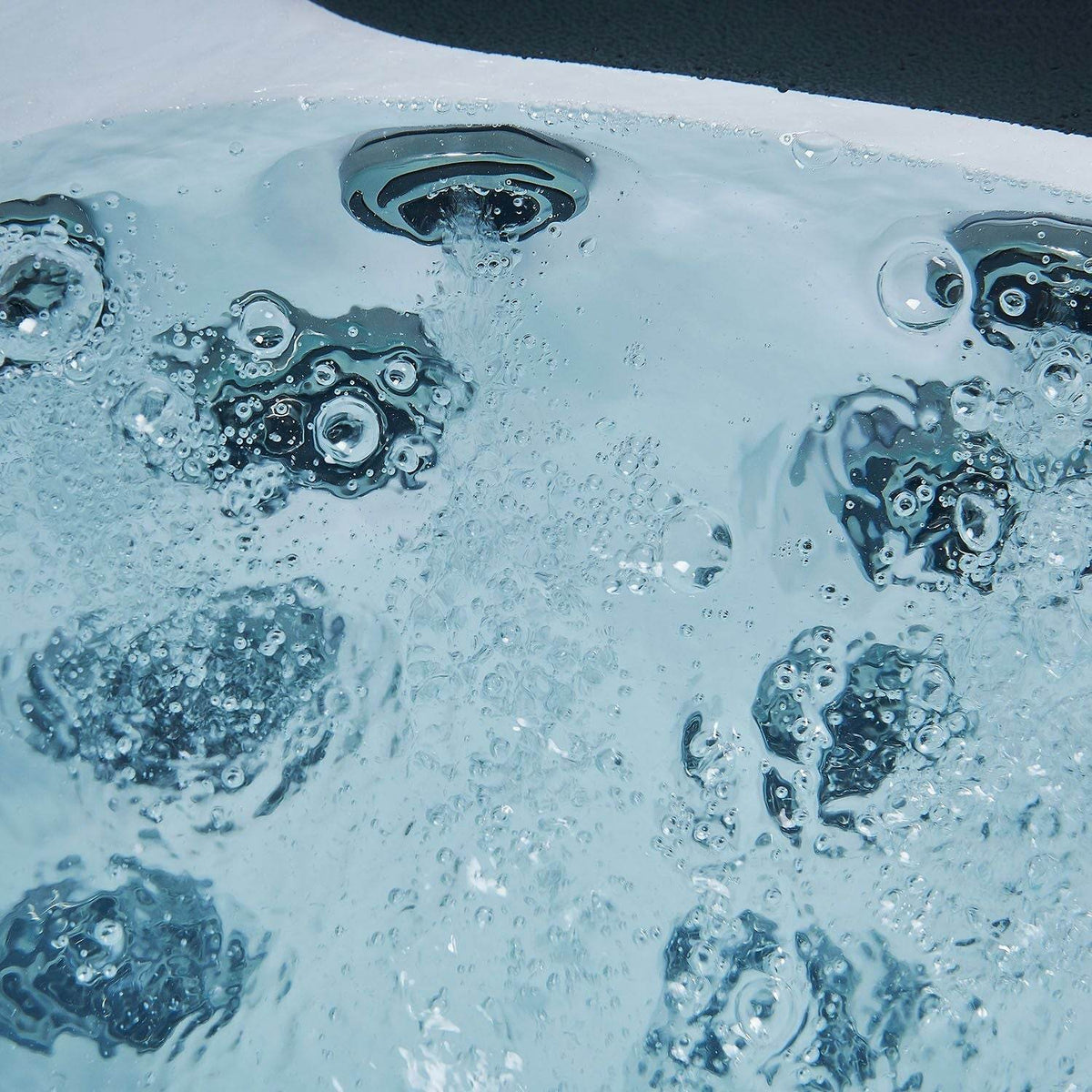 Outdoor Whirlpool Oasis mit LED Massagedüsen - Palo24