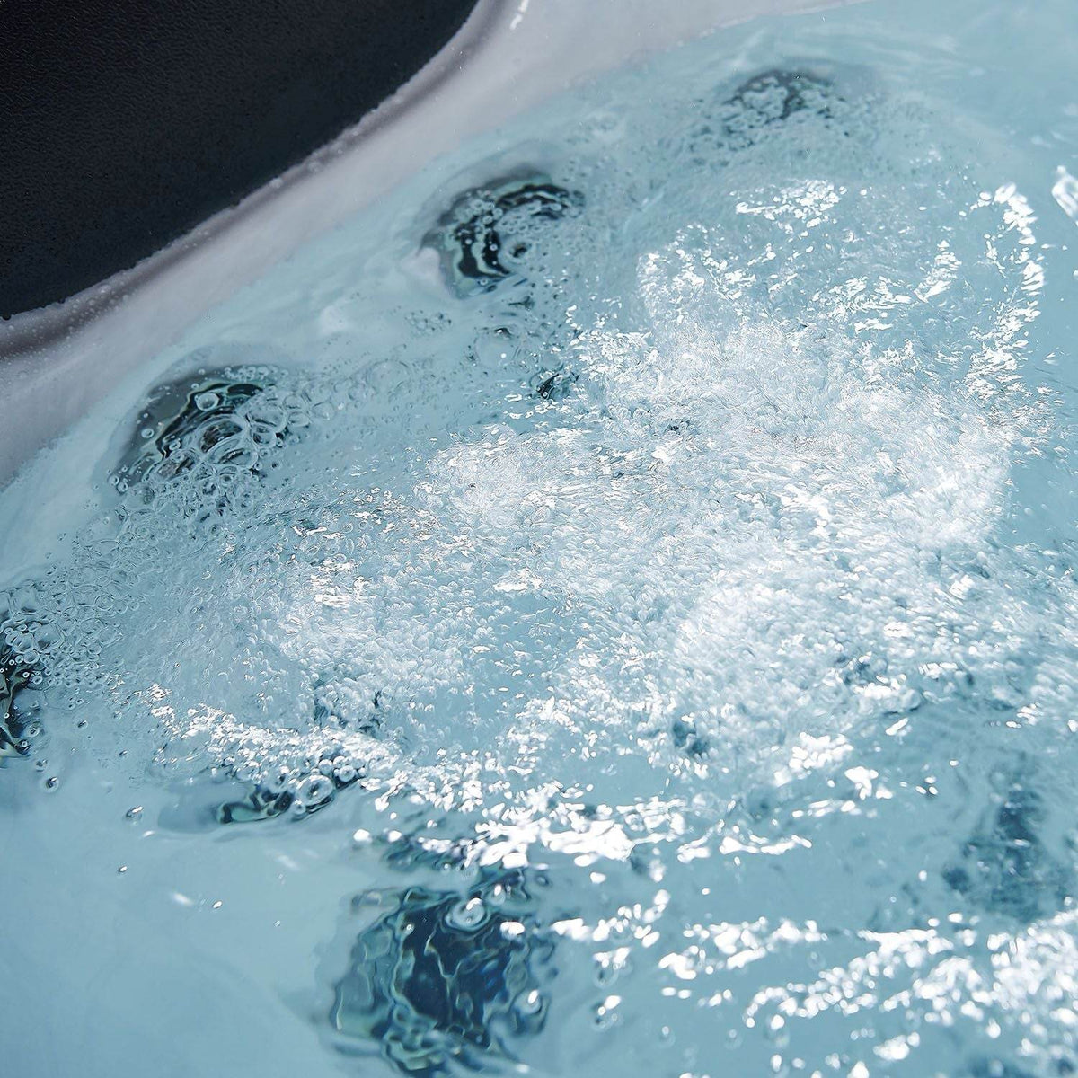 Outdoor Whirlpool Oasis mit LED Massagedüsen - Palo24