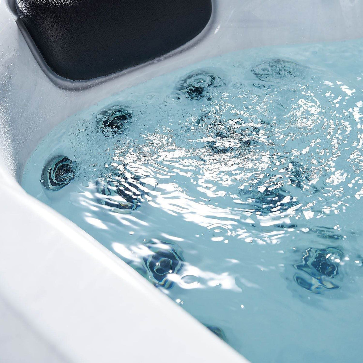 Outdoor Whirlpool Oasis mit LED Massagedüsen - Palo24