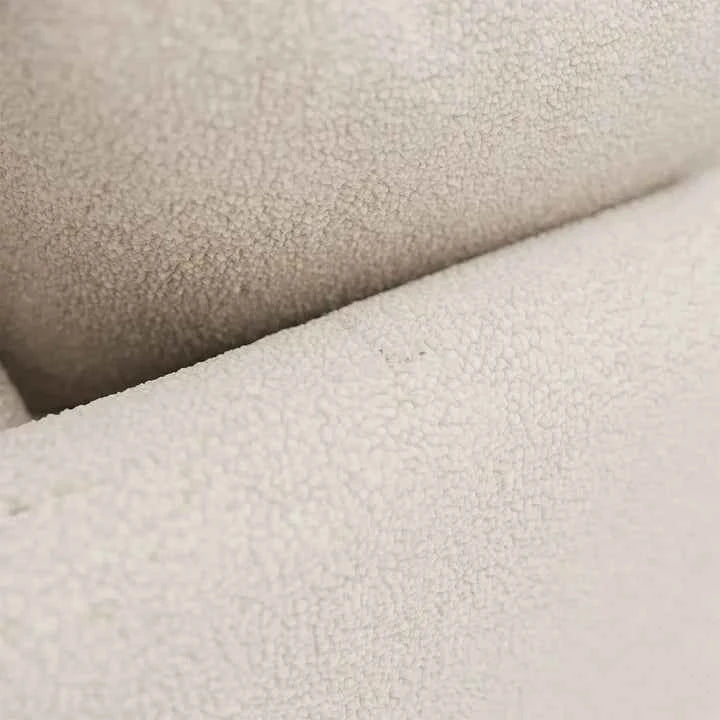 Sofa Tirano mit Ottomane & Dekokissen aus Boucléstoff Creme