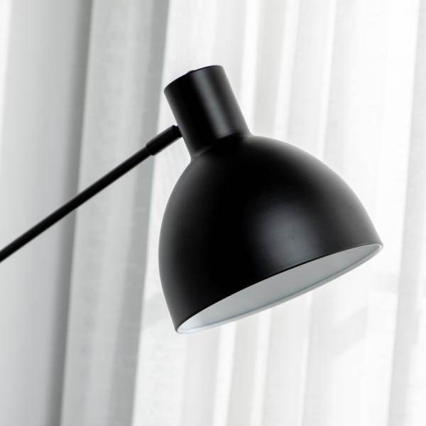 Stehleuchte im Industriedesign, höhenverstellbar, Bodenschalter Schwarz - Palo24